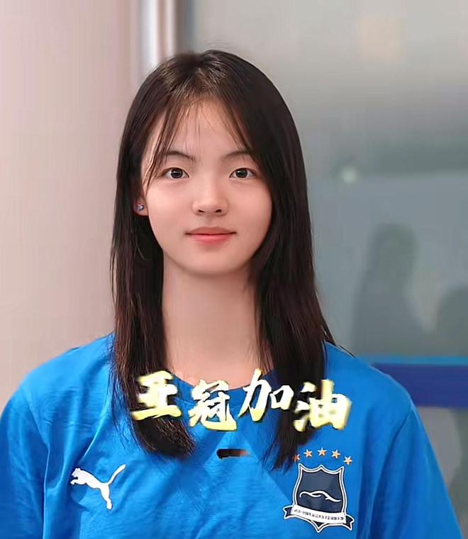 武漢女足姜晨璟，踢防守位反差大，自小如此。