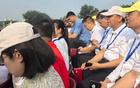 姚明九三閱兵顯眼，卸重笑顏多。